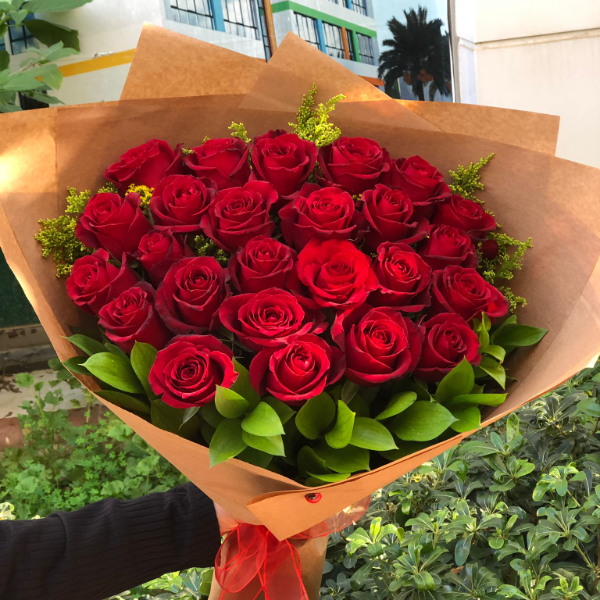 Акция! Букет из 29 алых роз «Первая любовь»